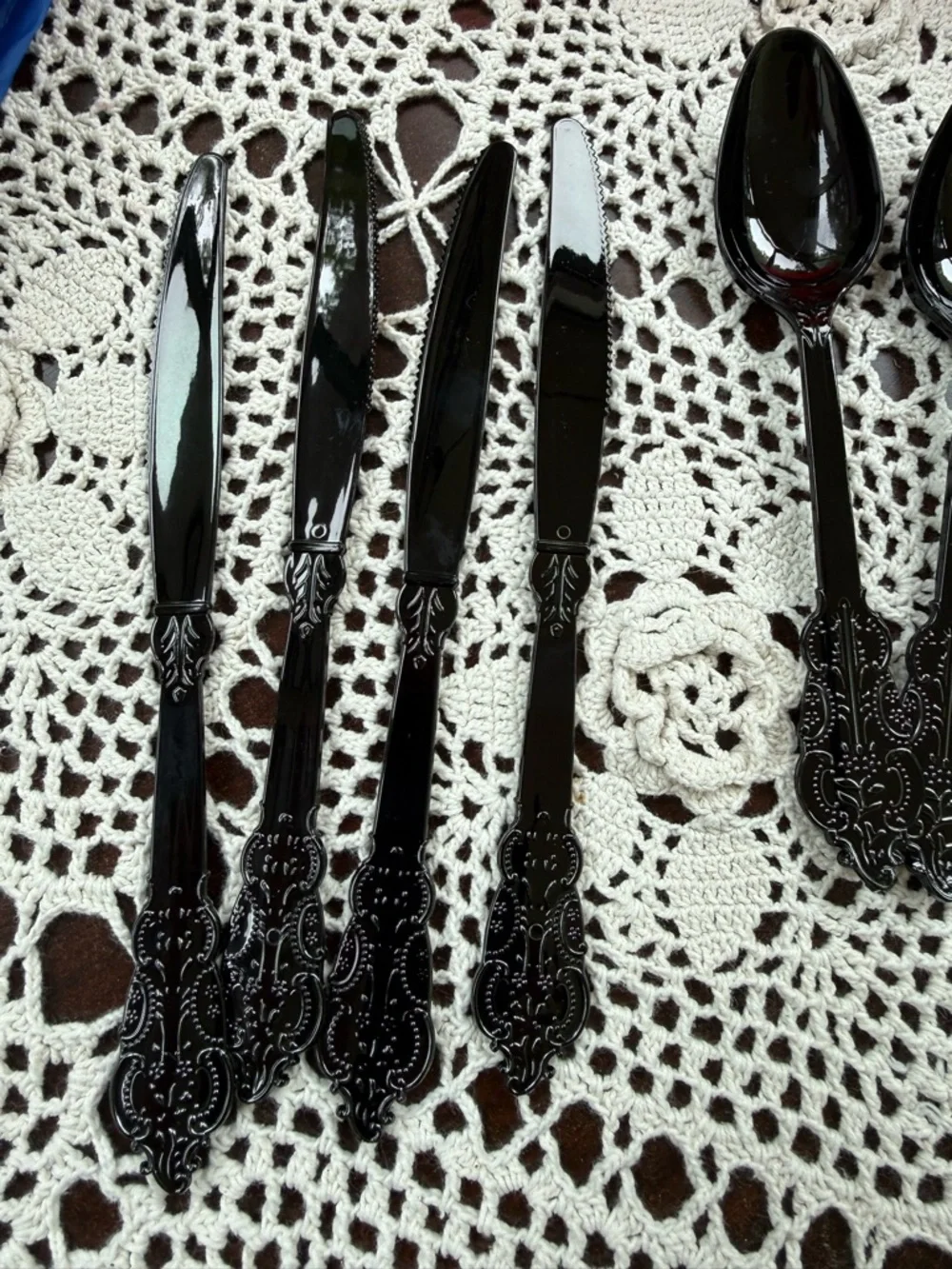 Set of 6 New never used Baroque Disposal Cutlery Knives Forks Spoons Pre-rolled
